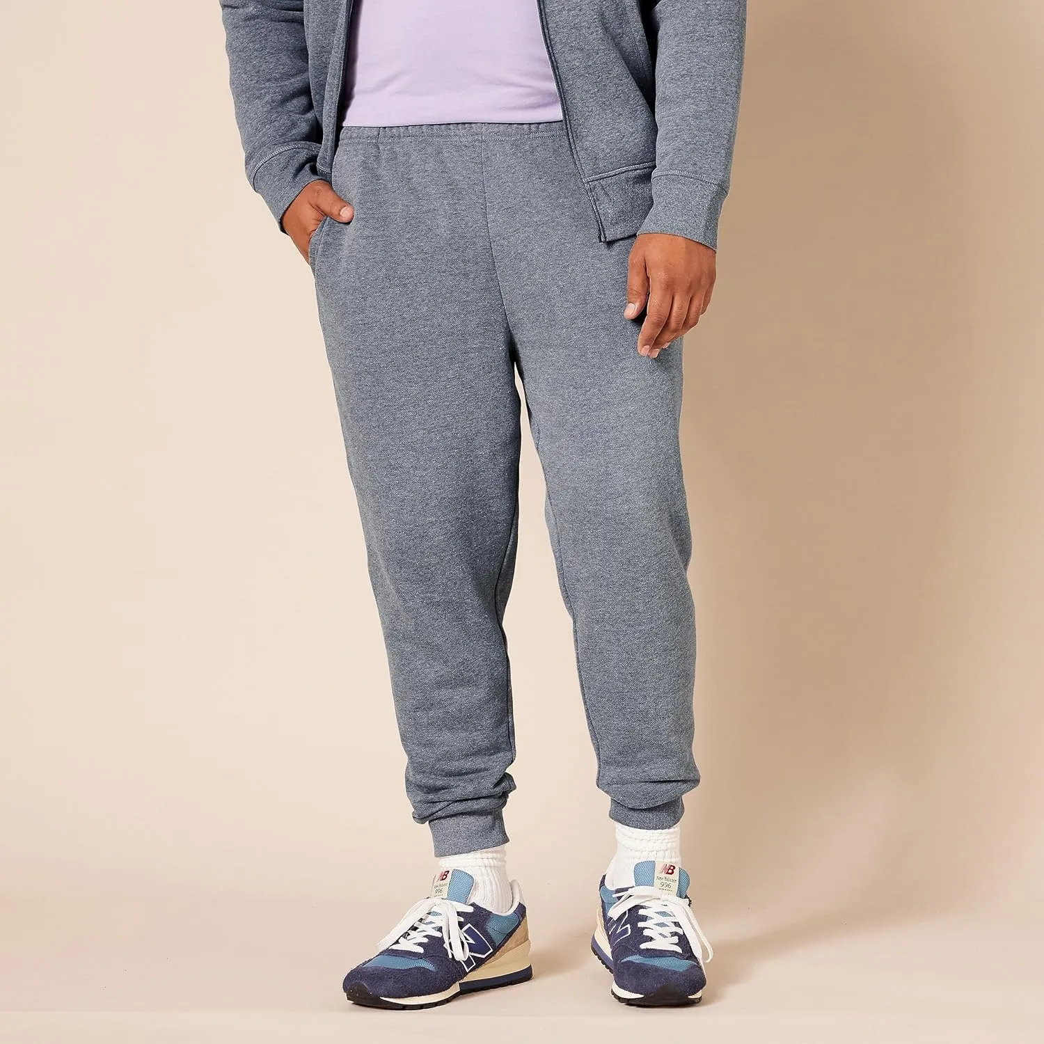 Amazon Essentials Men's Relaxed Joggers Sweatpants, Fleece, Comfortable Fit
