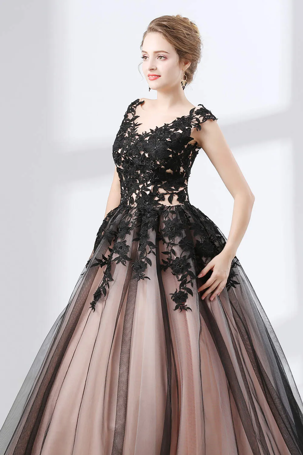 Black Sweetheart Applique Lace See Through Prom Dresses