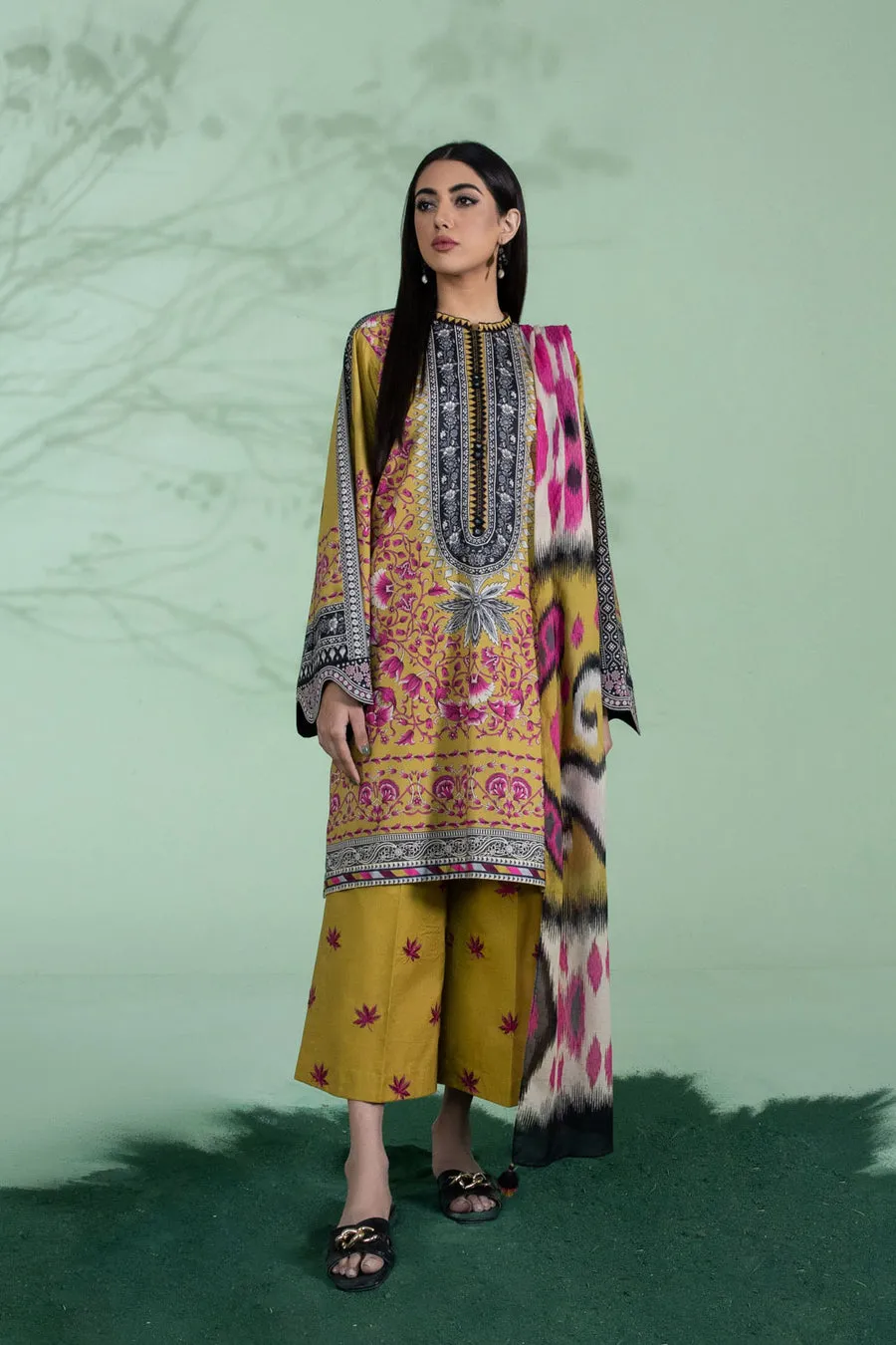Sapphire  Luxury Lawn - 03PEPOP22V16